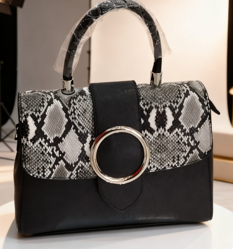 Sac noir motif serpent